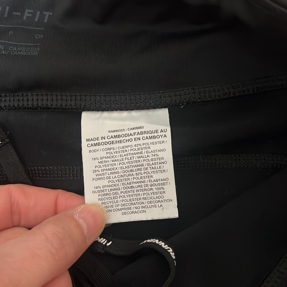 Nike Dri Fit size small black leggings. EUC. zip back pocket, mesh calf detail. - Picture 4 of 11